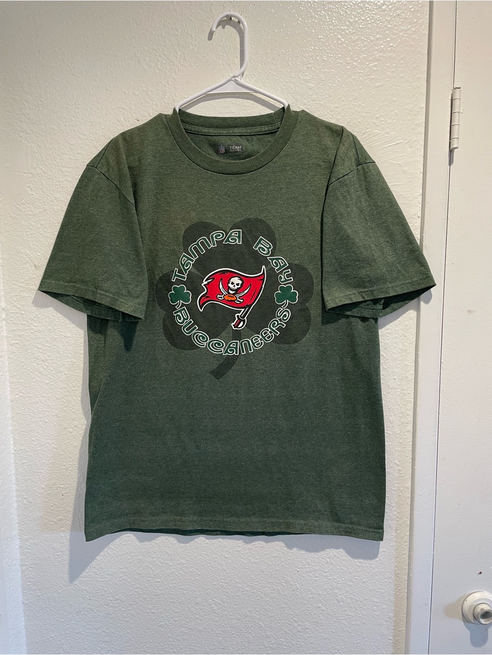 NFL Tampa Bay Buccaneers St Patrick Day Green T-Shirt Men's Medium